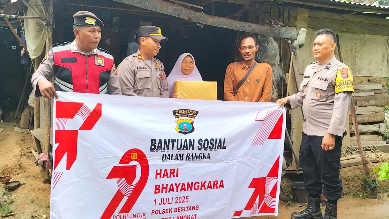 Polsek Besitang Salurkan Bansos Untuk Warga Sambut Hari Bhayangkara Ke-79