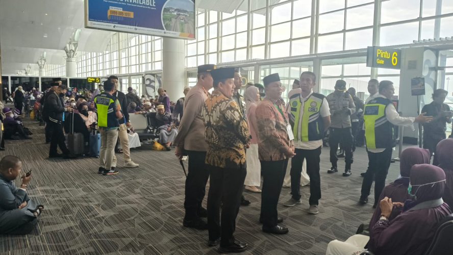 Polda Sumut Kawal Ketat Pemberangkatan Kembali 442 Jemaah Haji Dari Bandara Kualanamu Pasca Ancaman Bom