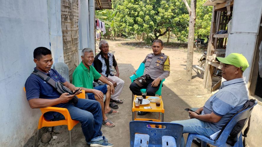 Bhabinkamtibmas Laksanakan Sosialisasi Bahaya Narkoba Dan Minuman Keras Di Desa Binaan