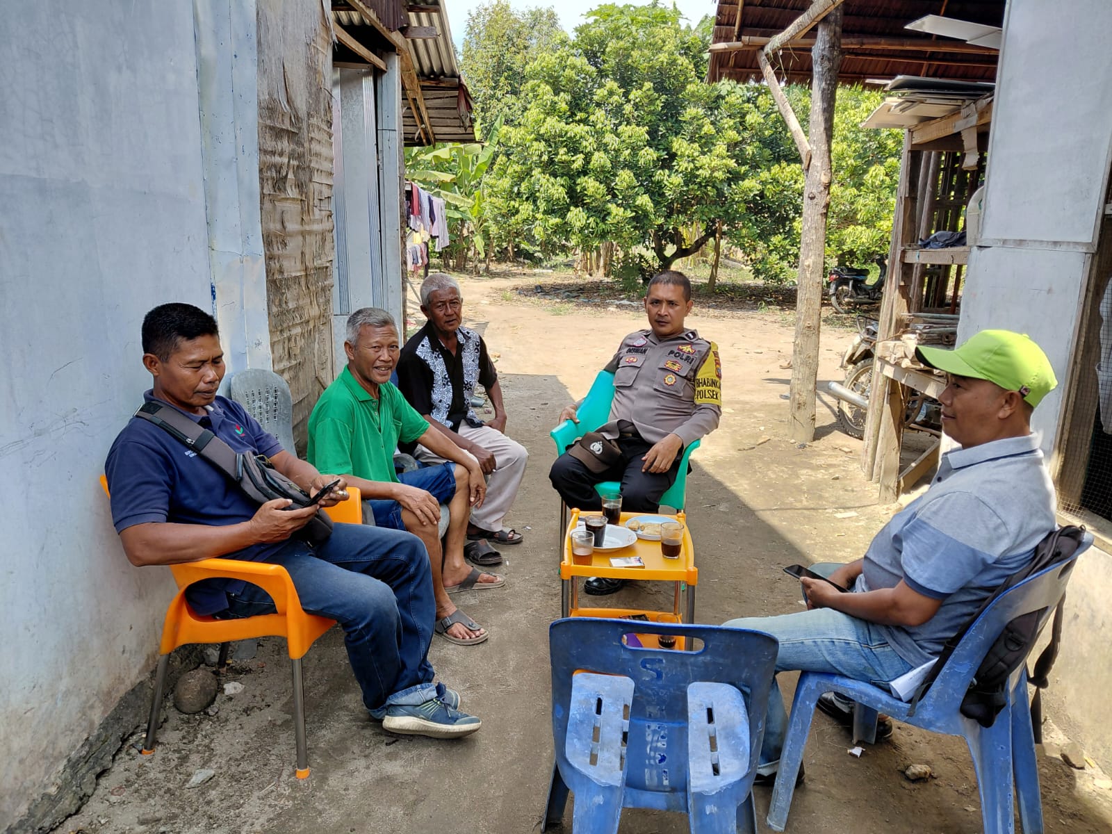Bhabinkamtibmas Laksanakan Sosialisasi Bahaya Narkoba Dan Minuman Keras Di Desa Binaan