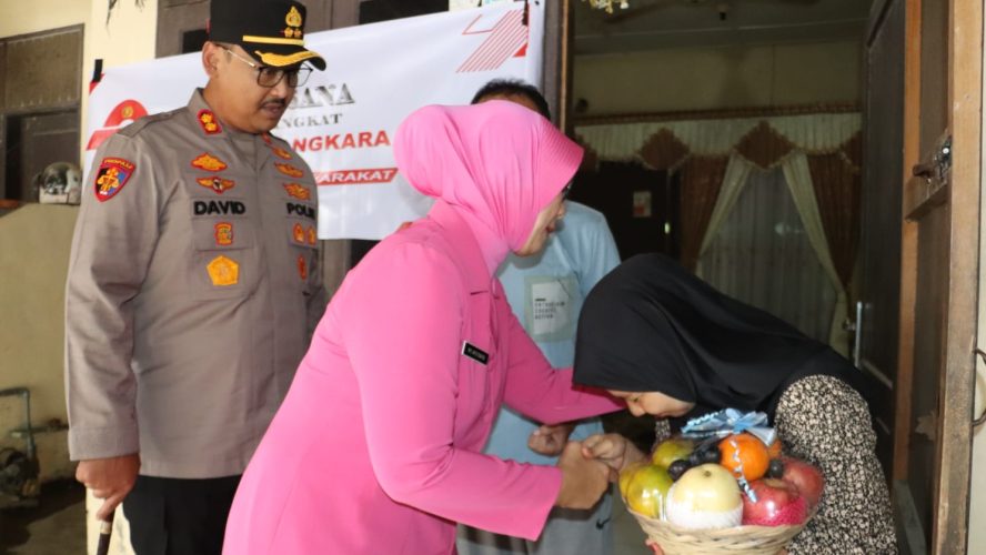 Kapolres Langkat Anjangsana Ke Personel Yang Sakit, Wujud Kepedulian Di Hari Bhayangkara Ke-79