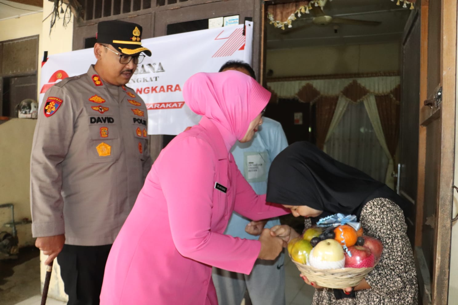 Kapolres Langkat Anjangsana Ke Personel Yang Sakit, Wujud Kepedulian Di Hari Bhayangkara Ke-79