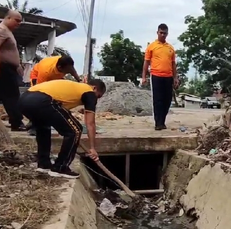 Gotong Royong Polsek Gebang Semarakkan HUT Bhayangkara Ke-79