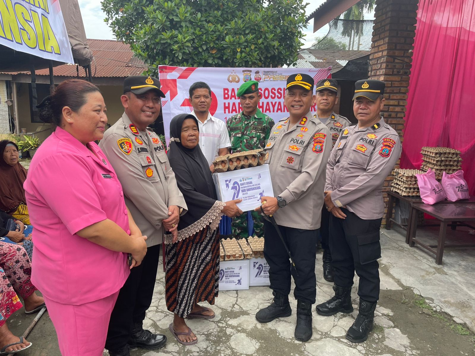 Sambut HUT Bhayangkara Ke-79, Polsek Perbaungan Polres Sergai Menggelar Baksos Sekaligus Pengobatan Gratis Lansia dan Pemeriksaan Ibu Hamil