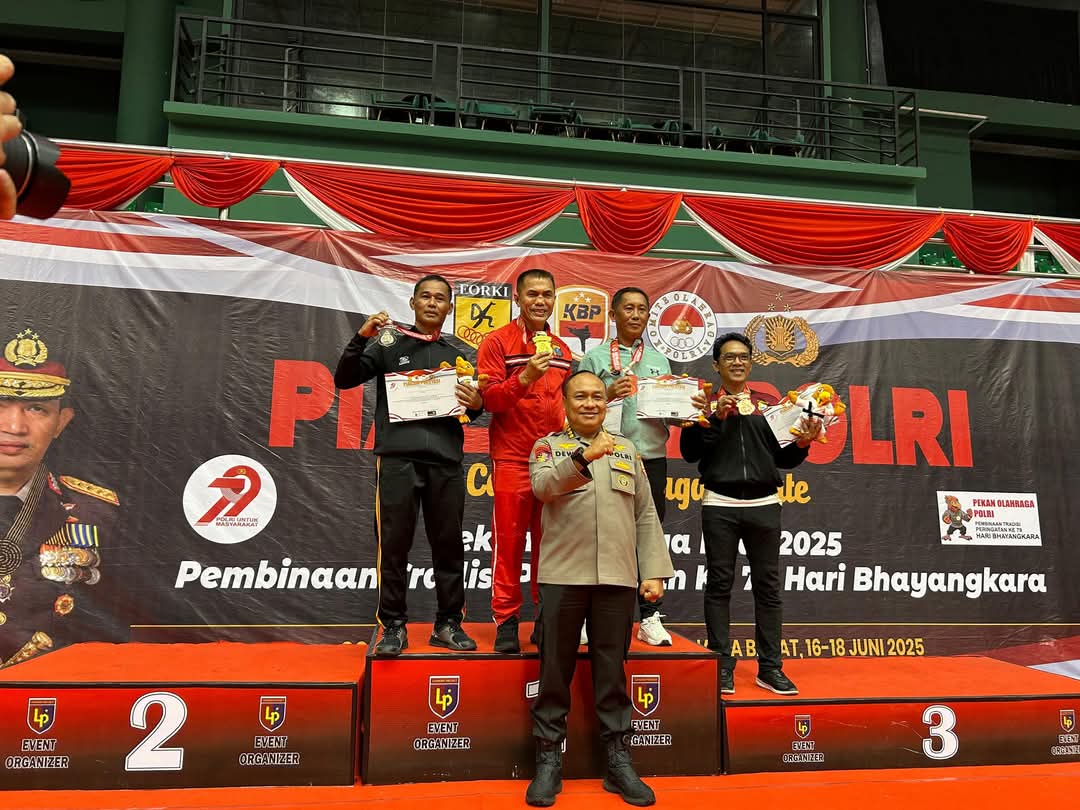 Tim Karate Polda Sumut Raih Juara Umum di Kejuaraan PON POLRI Piala Kapolri 2025