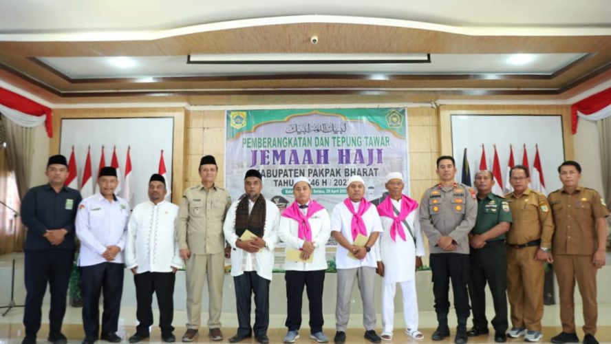 Wakil Bupati Pakpak Bharat Melepas Keberangkatan Para Jamaah Calon Haji