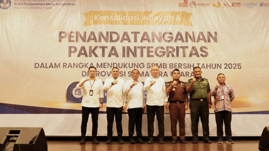 Bupati Pakpak Bharat Menandatangani Pakta Integritas Guna Mewujudkan Sistim Penerimaan Murid Baru