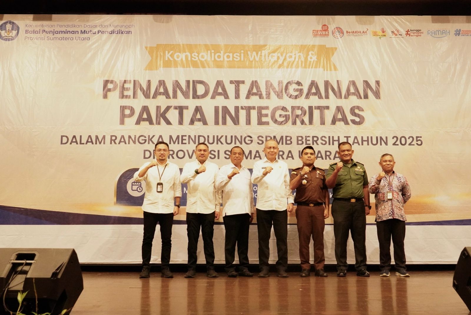 Bupati Pakpak Bharat Menandatangani Pakta Integritas Guna Mewujudkan Sistim Penerimaan Murid Baru