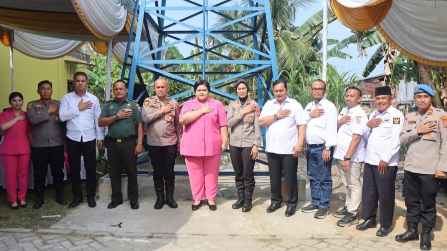 Sambut HUT Bhayangkara Ke-79, Polresta Deli Serdang Salurkan Air Bersih Dan Bagikan Sembako Pada Warga