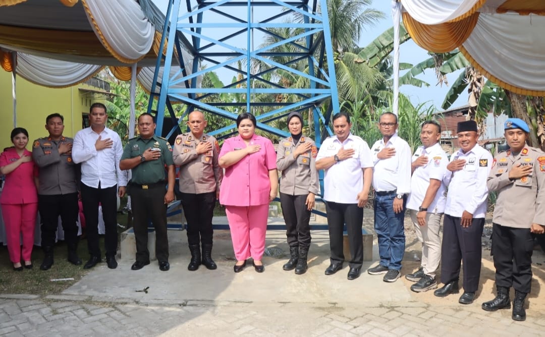 Sambut HUT Bhayangkara Ke-79, Polresta Deli Serdang Salurkan Air Bersih Dan Bagikan Sembako Pada Warga