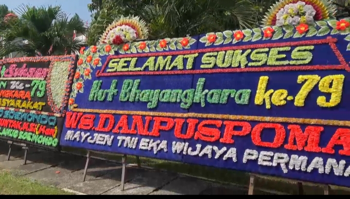 Ribuan Papan Bunga Dan Penayangan Videotron Warnai HUT Bhayangkara Ke-79 di Sumatera Utara
