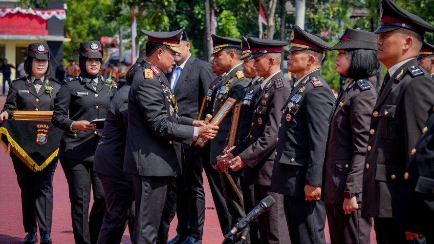 Polda Sumut Berikan Penghargaan Kepada 56 Personel Berprestasi, Meriahkan HUT Bhayangkara Ke-79