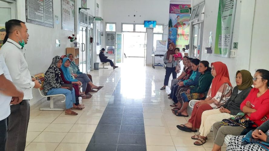 Puskesmas Singgabur Kecamatan STTU Julu Melaksanakan Pemeriksaan IVA Test Bagi Kaum Ibu.