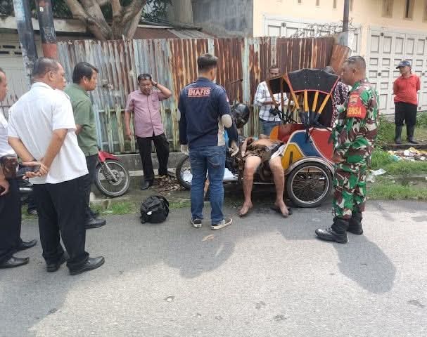 Sulitnya Mencari Makan Di Kota Medan Diduga Sakit dan Lapar, Parbetor Lansia Asal Batubara M.D di Medan Perjuangan.