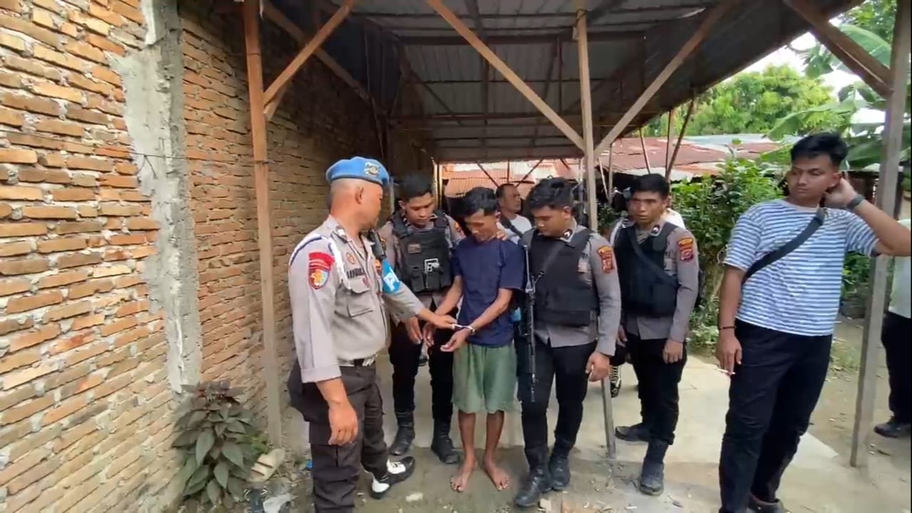 Polrestabes Medan GSN di Jalan Klambir V, Bandar Sabu Dibekuk dan Barak Beranjau Kawat Duri Dibakar