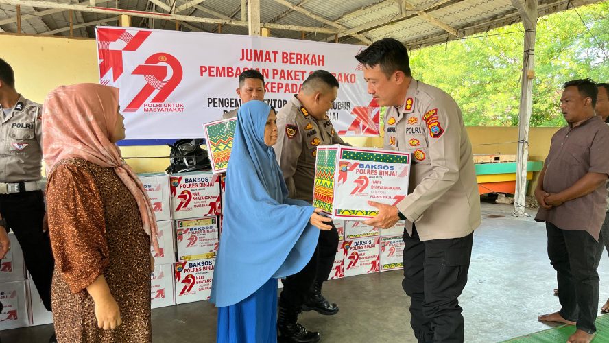 Hari Bhayangkara Ke-79, Kapolres Binjai Berikan Bingkisan Kepada Abang Becak, Tukang Gali Kubur dan Bilal Mayit