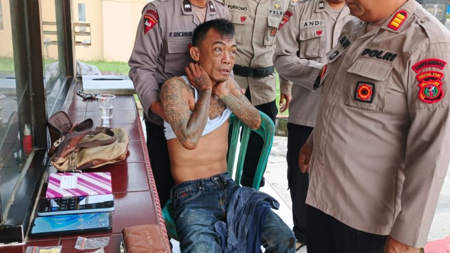 Brimob Merespon Cepat Aduan Masyarakat Di Tanjung Morawa, Pria Kecelakaan Ternyata Bawa Narkoba