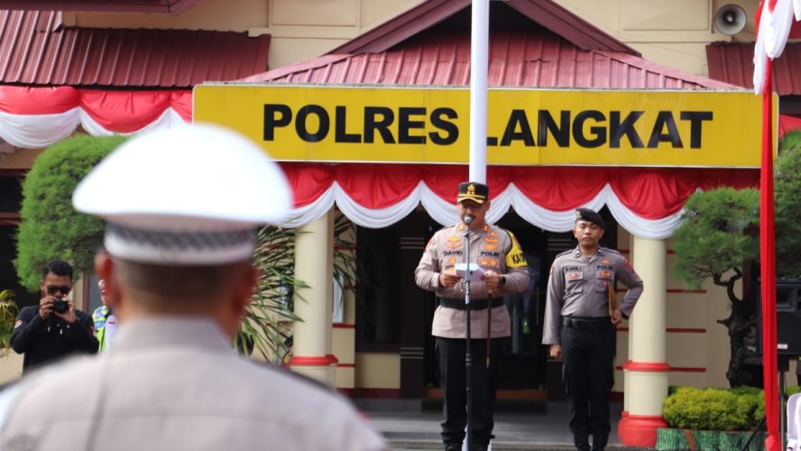 Kapolres Langkat Pimpinan Apel Gelar Pasukan Dalam Rangka Ops Kepolisian Patuh Toba 2025