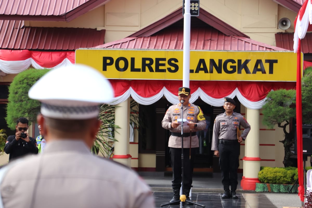 Kapolres Langkat Pimpinan Apel Gelar Pasukan Dalam Rangka Ops Kepolisian Patuh Toba 2025