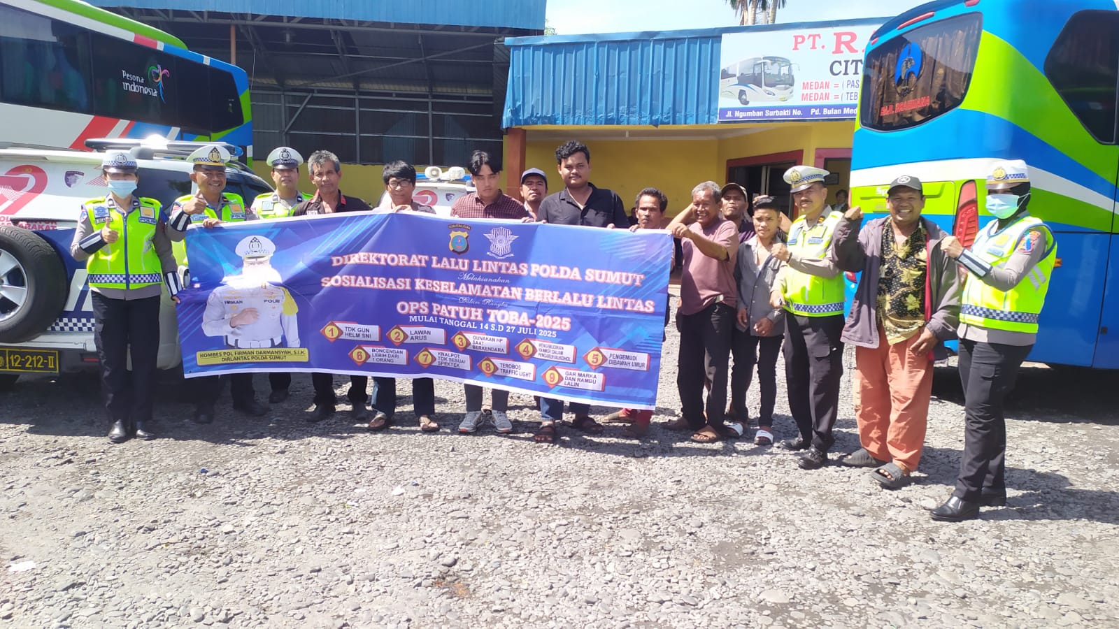 Sosialisasi Humanis, Kasatgas Preventif Ops Patuh Toba 2025 Edukasi Pengendara di Jalan