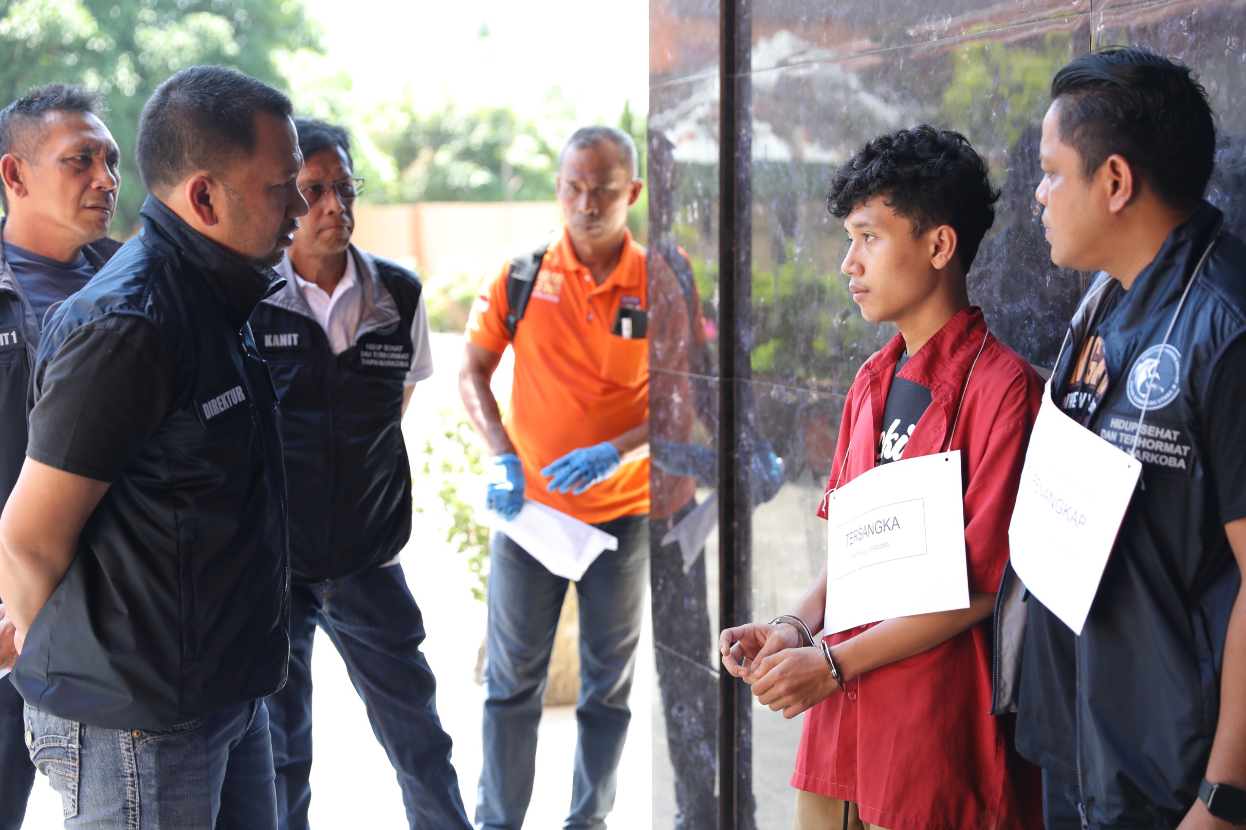 Ditresnarkoba Polda Sumut Gelar Prarekonstruksi Kasus Narkoba di Mahkota Hall & KTV Tersya