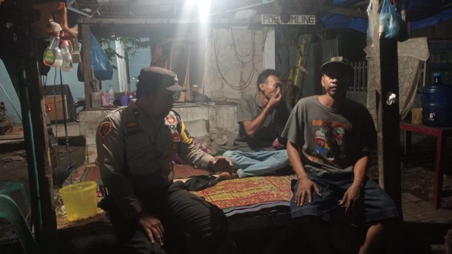 BHABINKAMTIBMAS POLSEK PKL. BRANDAN CEK POSKAMLING, AJAK WARGA AKTIF JAGA LINGKUNGAN