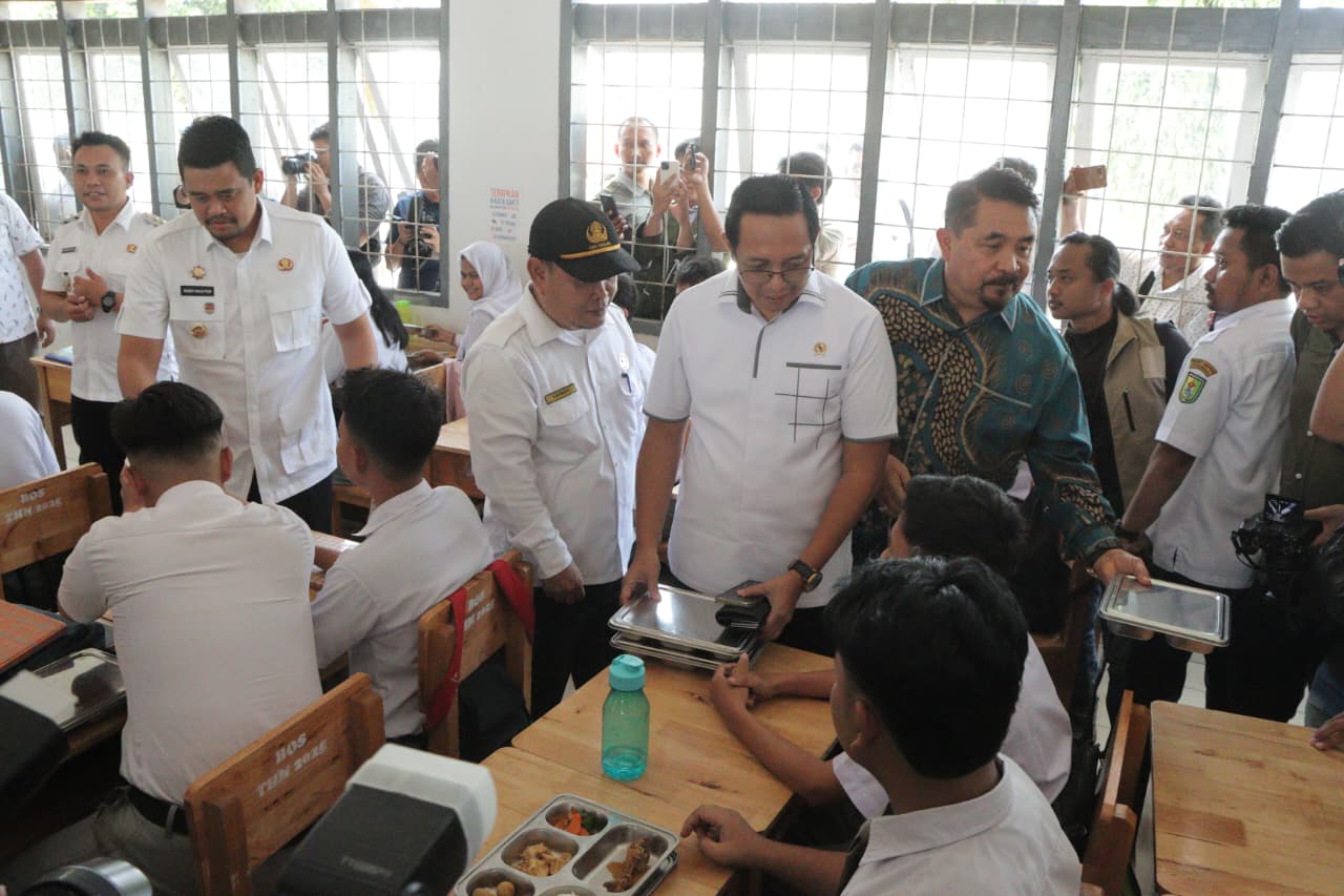 Kepala Kantor Komunikasi Kepresidenan Dan BGN Kunjungi Sergai: Kawal Program Makan Bergizi Gratis Untuk Generasi Emas