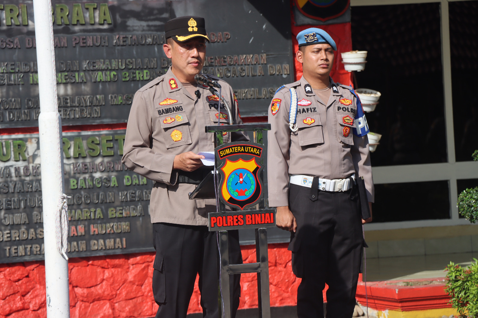 Polres Binjai Lepaskan Personil Yang Memasuki Masa Purna Bhakti Dengan Upacara Tradisi Kepolisian