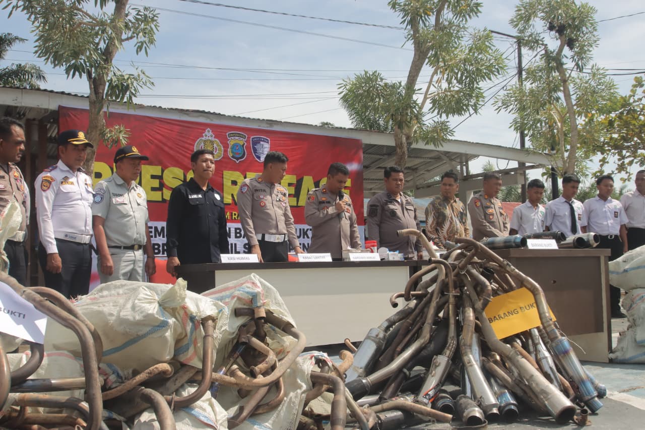 Sat Lantas Polres Sergai Musnahkan Knalpot Brong Hasil Pelanggaran Selama Ops Patuh Toba 2025