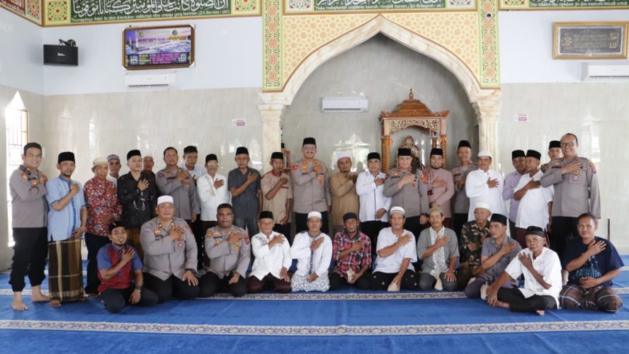 Dekatkan Diri Ke Masyarakat, Kapolres Langkat Laksanakan Jum’at Curhat di Masjid Al-Ikhlas