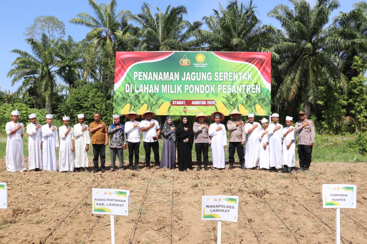 Dukung Program Ketahanan Pangan Nasional, Polres Langkat Lakukan Penanaman Jagung Serentak