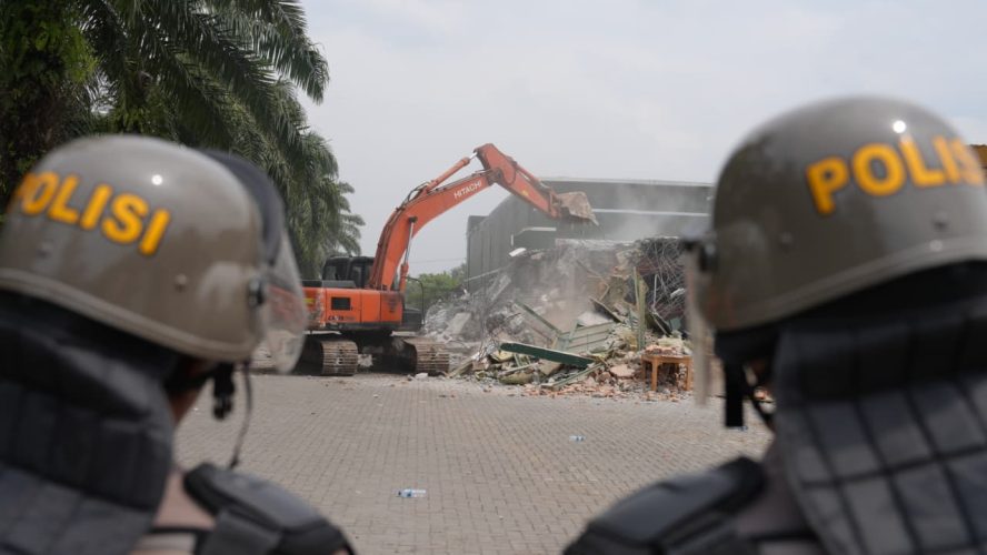 Tim gabungan Polda Sumut, Kodam I/BB Dan Pemprov Sumut Rubuhkan THM Marcopolo
