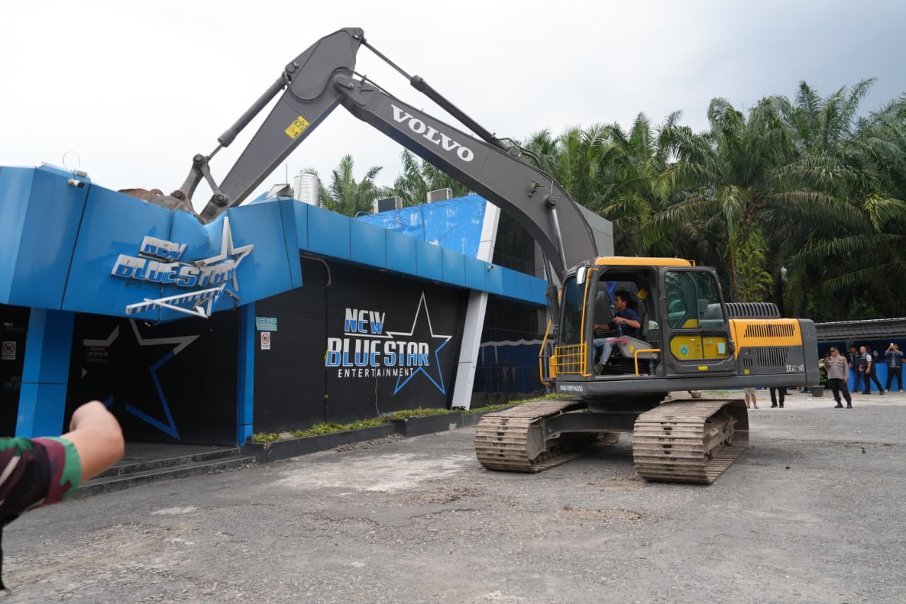 Polda Sumut Robohkan Diskotik New Blue Star di Langkat: Sarang Narkoba dan Tak Berizin