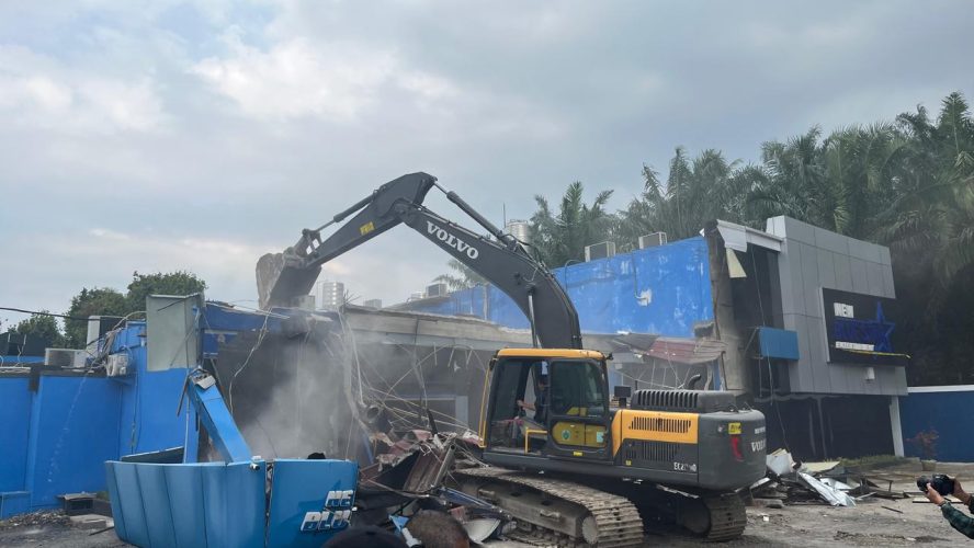 GUBERNUR DAN KAPOLDA SUMUT SERTA PANGDAM I/BB RATAKAN MARCOPOLO DAN BLUE STAR