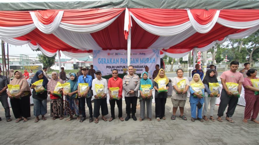 Polres Sergai Bersama Jajaran Polsek Gelar Gerakan Pasar Murah Bantu Masyarakat Peroleh Kebutuhan Pokok Dengan Harga Terjangkau