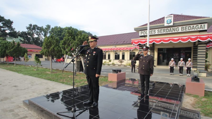 Memperingati HUT Ke-80 Kemerdekaan RI Polres Sergai Laksanakan Upacara Bendera Berlangsung Khidmat