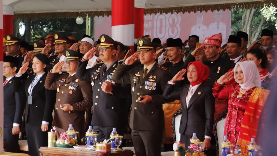 Kapolres Hadiri Upacara HUT RI Di Lapangan Alun-Alun Tengku Amir Hamzah