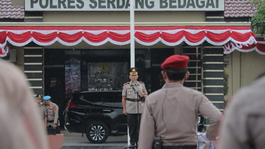 Polres Sergai Menggelar Upacara Peringatan Hari Juang Polri Dibawah Rintihan Hujan