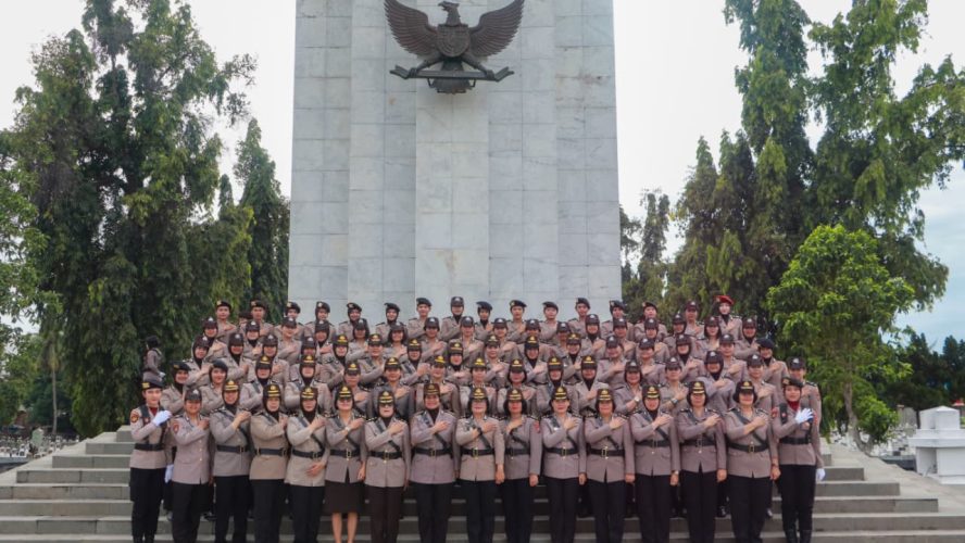 Polwan Polda Sumut Gelar Ziarah Ke Taman Makam Pahlawan Dalam Rangka Hari Jadi Ke-77