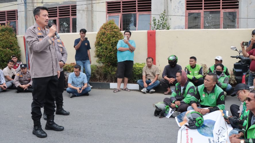 Kapolres Binjai Duduk Bersama Para Ojol Mendoakan Alm. Affan Kurniawan