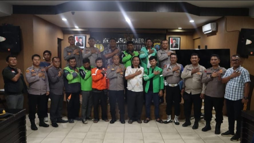 Wujud Solidaritas, Polresta Deli Serdang Bersama Komunitas Ojol  Gelar Doa Bersama  Atas Wafatnya Pengemudi Ojol Affan Kurniawan