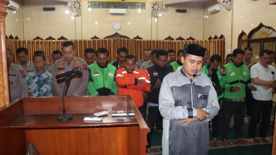 Polresta Deli Serdang Bersama Komunitas Ojol  Gelar Sholat  Ghaib Do’akan Pengemudi Ojol Alm Affan Kurniawan
