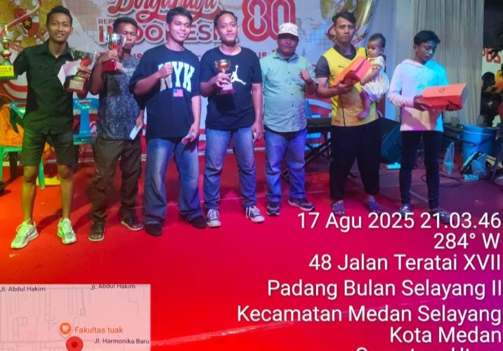 Link. II Kel. PB Selayang II Medan Selayang serahkan Piala lomba HUT RI ke 80 Tahun