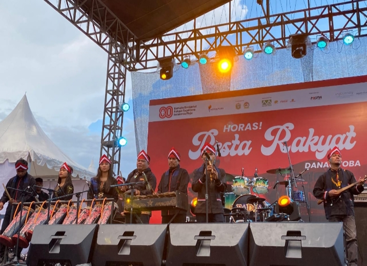 Kabupaten Pakpak Bharat Melalui Dinas Parawisata dan Kebudayaan menampilkan Sendratari Seni dan Budaya Pakpak Dalam Even Internasional (F1H2O) di Balige Kabupaten Toba