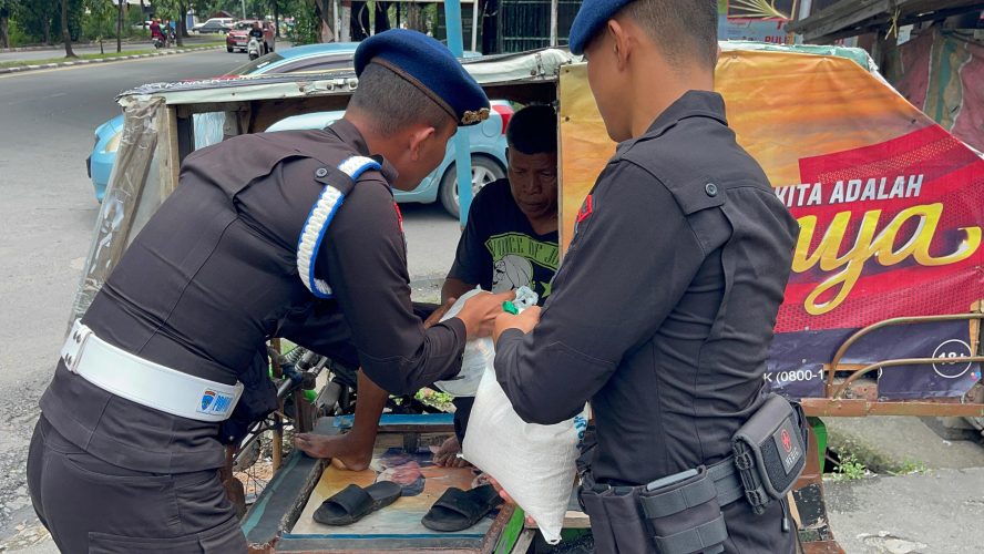 Brimob Sumut Tebar Kepedulian, Batalyon A Pelopor Gelar Bakti Sosial Jumat Berkah di Medan