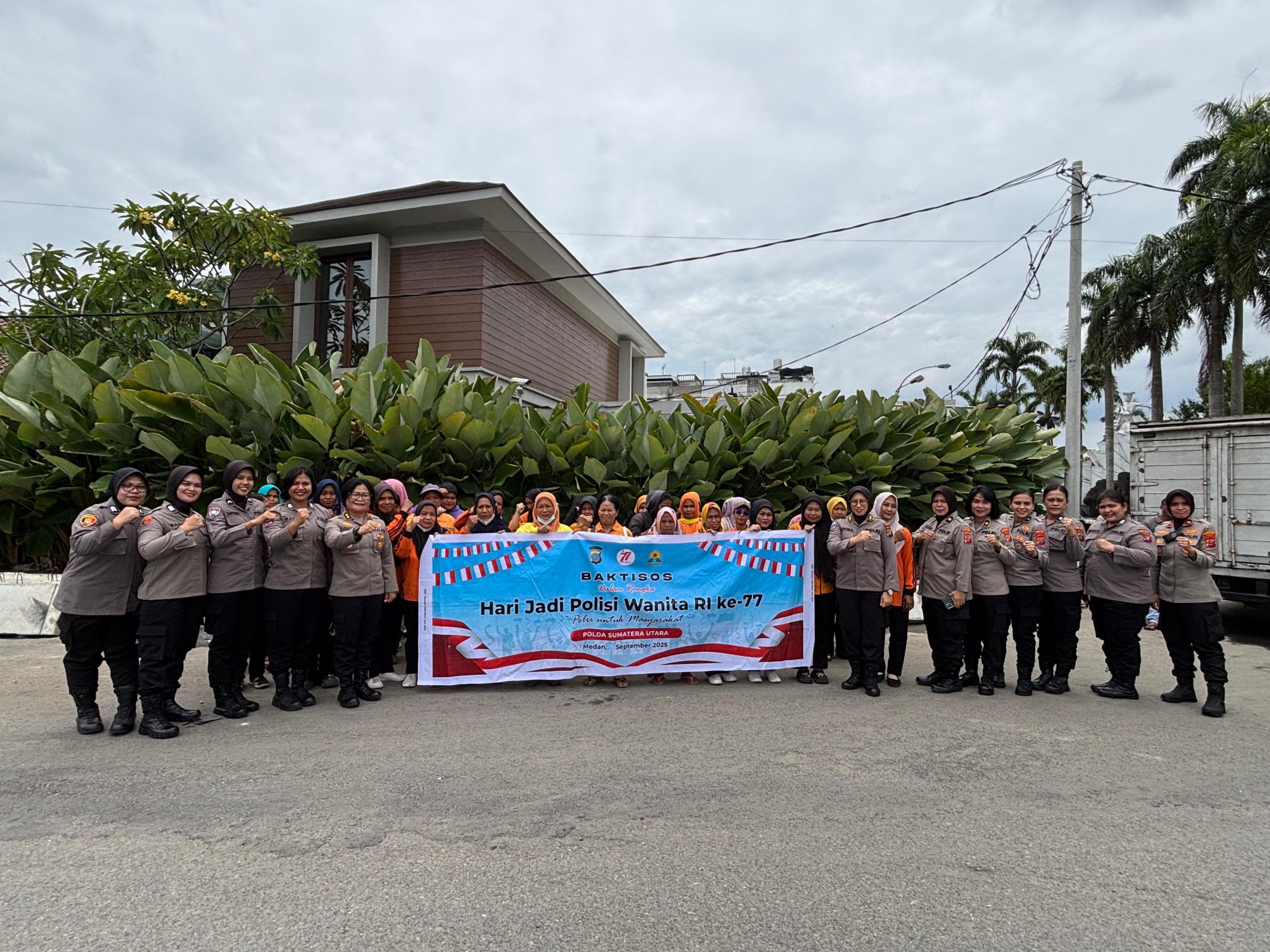 Polwan Polda Sumut Tebar Kepedulian, Salurkan 350 Paket Sembako di Tiga Lokasi