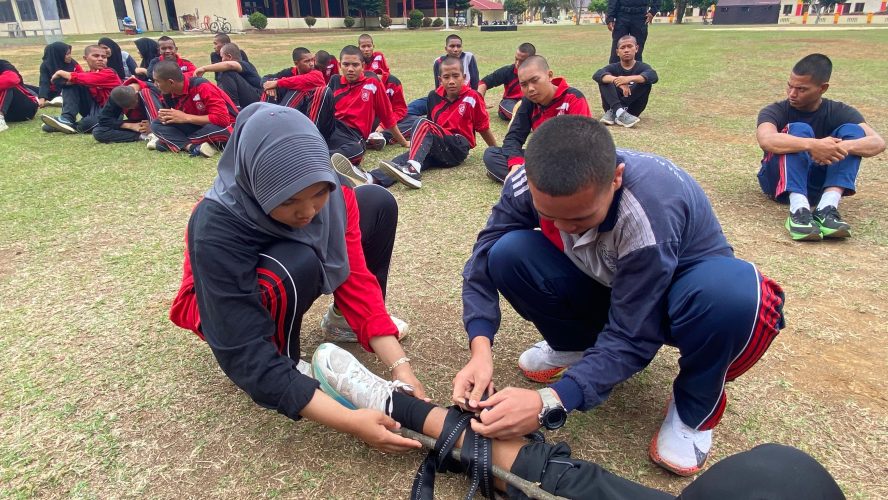 Brimob Polda Sumut Berikan Pelatihan SAR dan Pembinaan Karakter kepada Siswa-Siswi SMA Plus Taruna Bangsa Padang Lawas