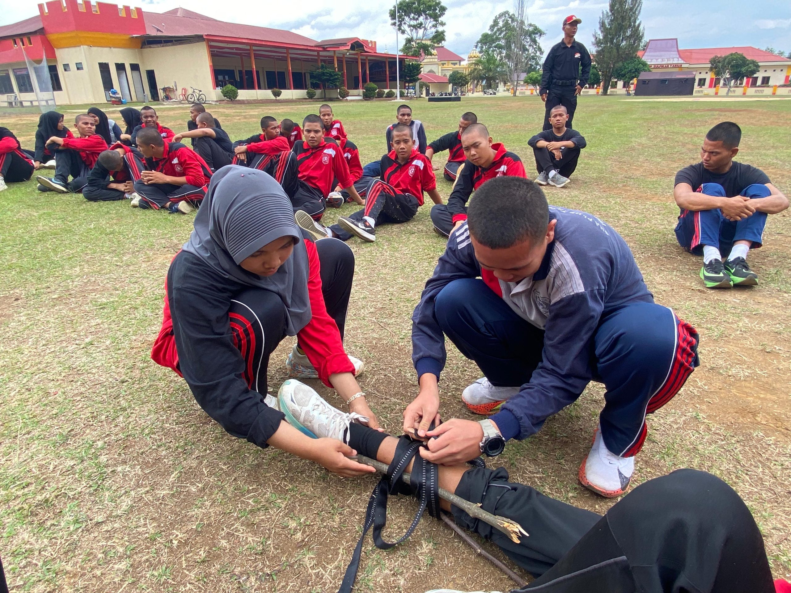 Brimob Polda Sumut Berikan Pelatihan SAR dan Pembinaan Karakter kepada Siswa-Siswi SMA Plus Taruna Bangsa Padang Lawas