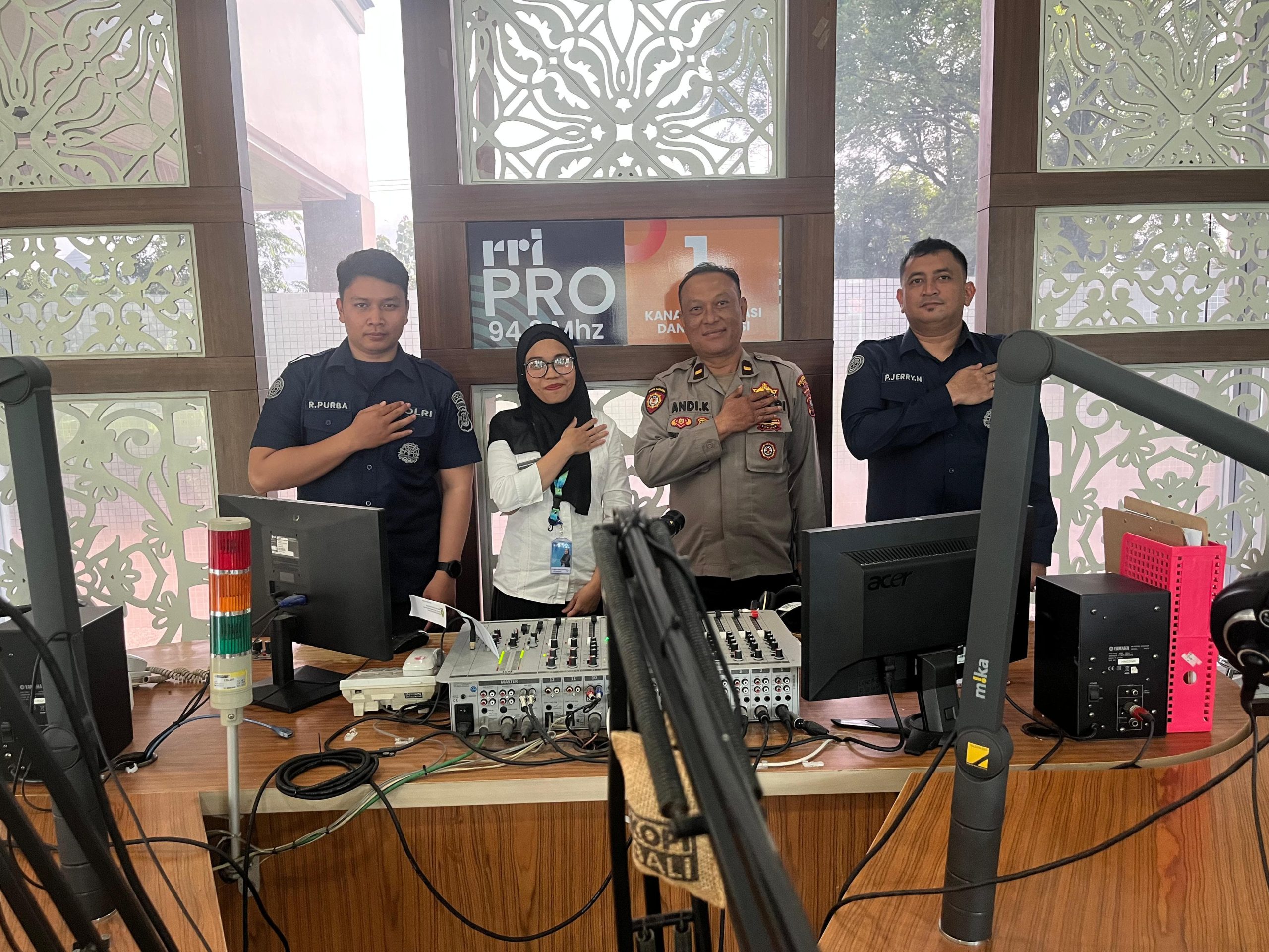 Sinergi Polisi Dengan Warga : Penguatan Sistem Keamanan Lingkungan Lewat Pos Kamling