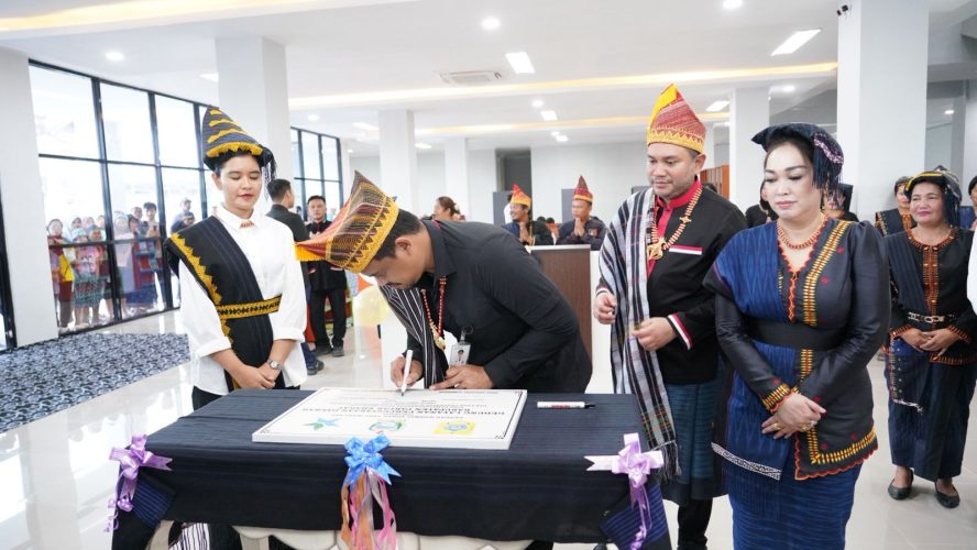 Dalam Kunjungannya Gubernur Sumatra Utara Melihat Langsung Kondisi Ruas Jalan Kuta Jungak-Sigalingging Kecamatan Si Empat Rube